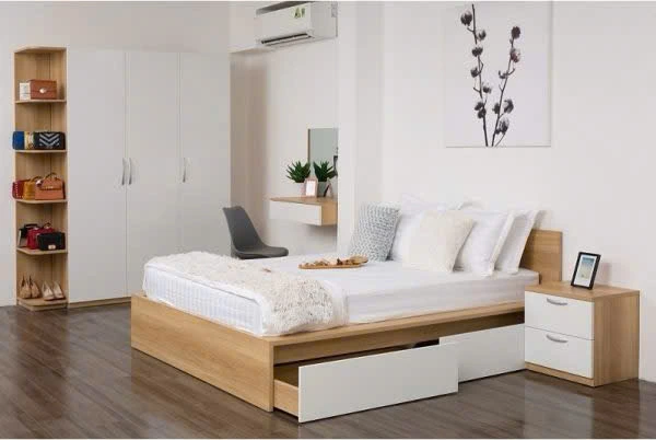 Giường gỗ MDF có ngăn kéo tiện lợi màu vân gỗ sáng, thiết kế tối giản phù hợp phòng ngủ nhỏ.