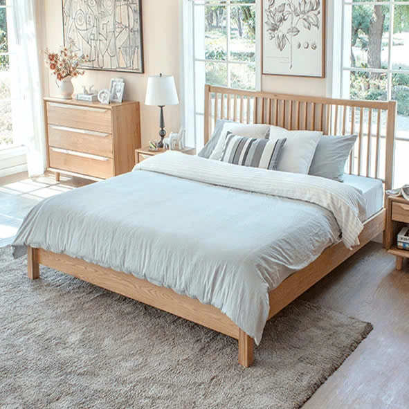 Giường MDF chân cao kiểu Bắc Âu giúp phòng ngủ trông thoáng và hiện đại hơn.