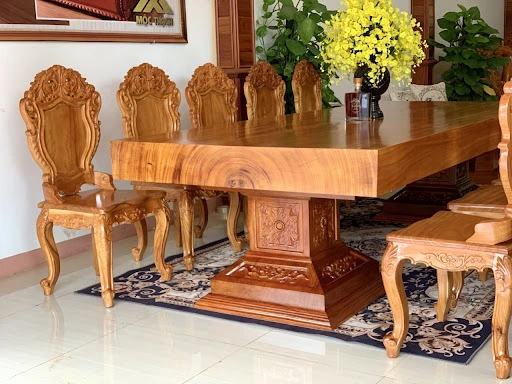 Bàn ghế gỗ nguyên khối cổ điển sang trọng, bền bỉ Bàn ghế gỗ nguyên khối cổ điển sang trọng, bền bỉ