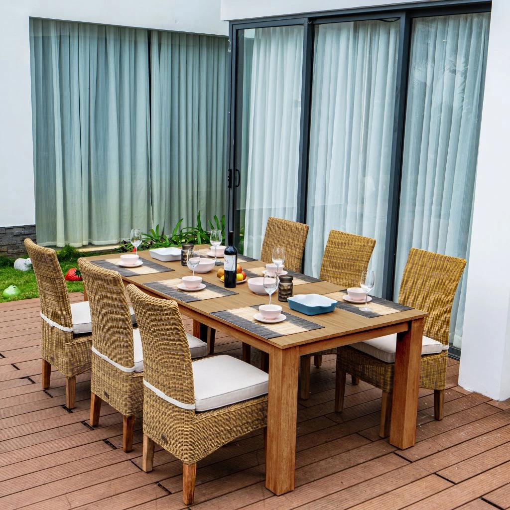 Top Mẫu Bàn Ghế Gỗ Ngoài Trời Đẹp, Bền, Sang Trọng Cho Mọi Không Gian Sân Vườn 11 Bàn ăn gỗ Galatsi – Phong cách hiện đại, tinh tế cho không gian sân vườn