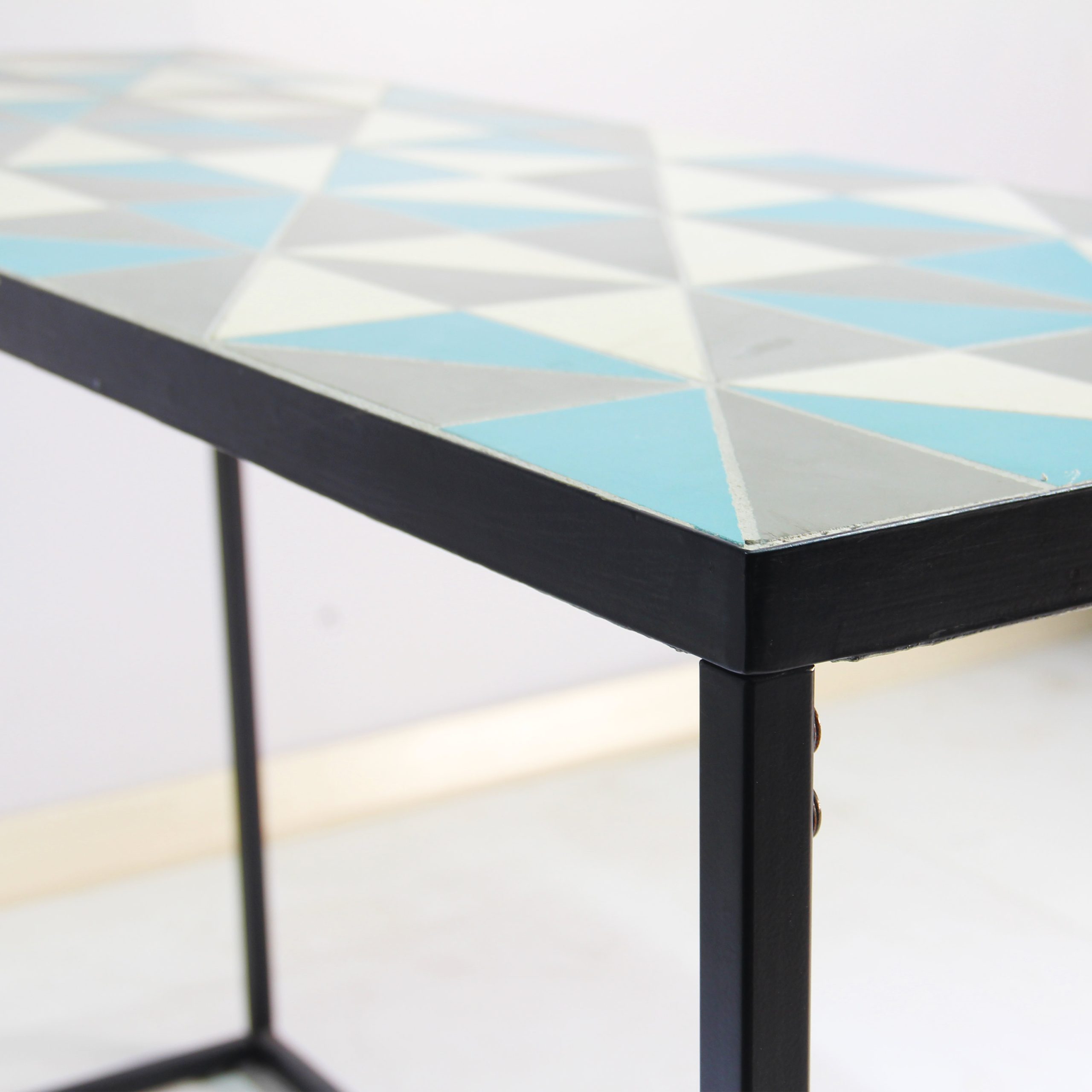 Bàn ăn hình chữ nhật caro