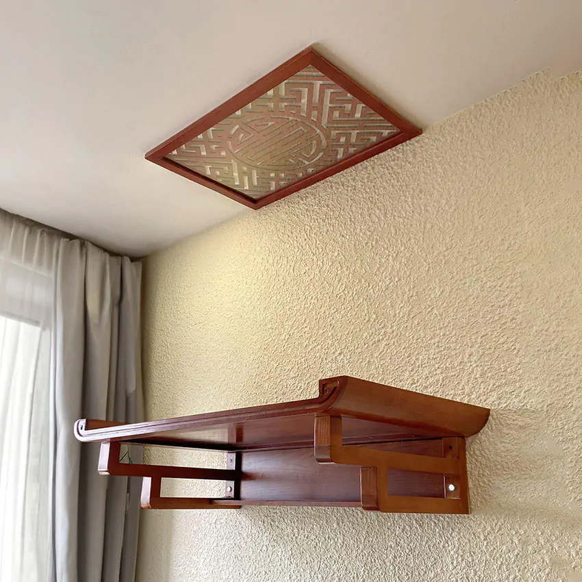 Bàn thờ treo tường gỗ tự nhiên truyền thống