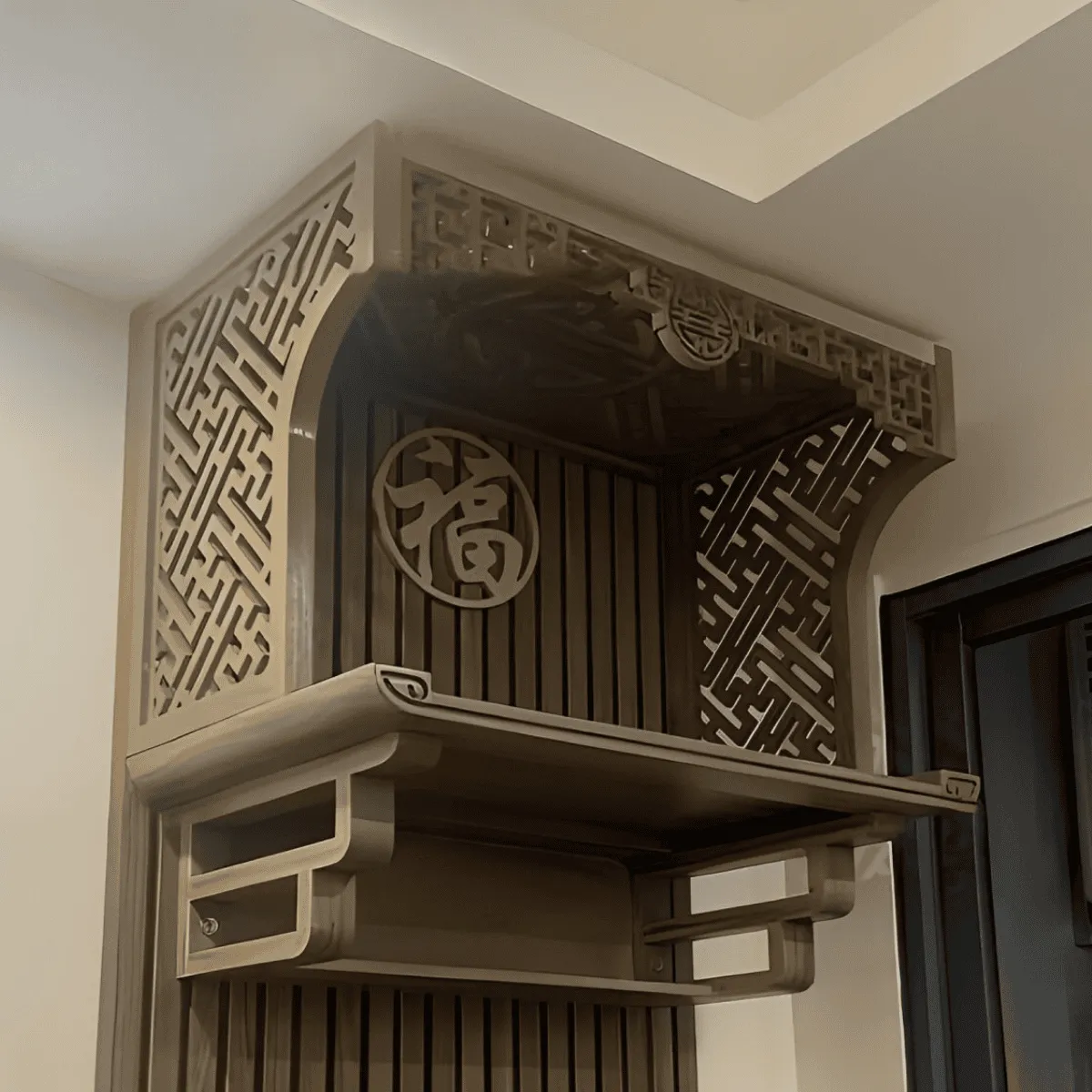 Bàn thờ treo tường gỗ công nghiệp hiện đại