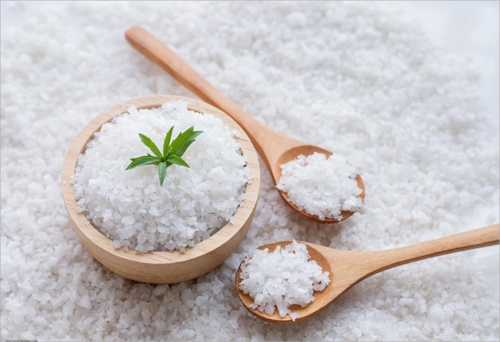 Xông nhà bằng muối hột kết hợp thảo mộc