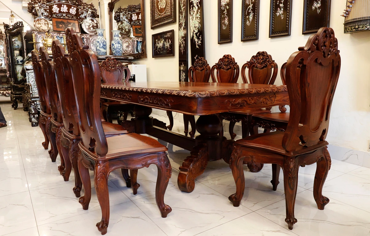 Bàn ghế gỗ cẩm lai cổ điển, sang trọng
