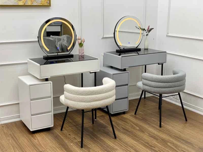 Ghế bàn trang điểm trong phòng ngủ đẹp, sang trọng