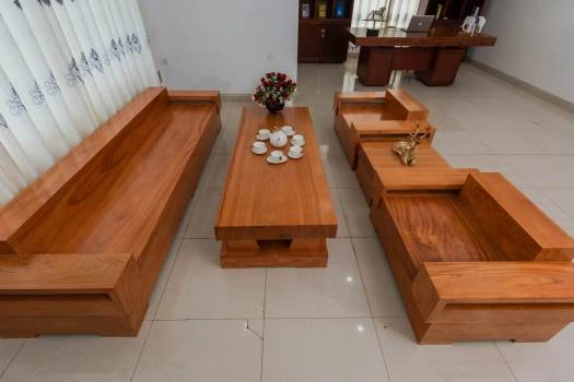 Bàn ghế gỗ nguyên khối cổ điển sang trọng, bền bỉ