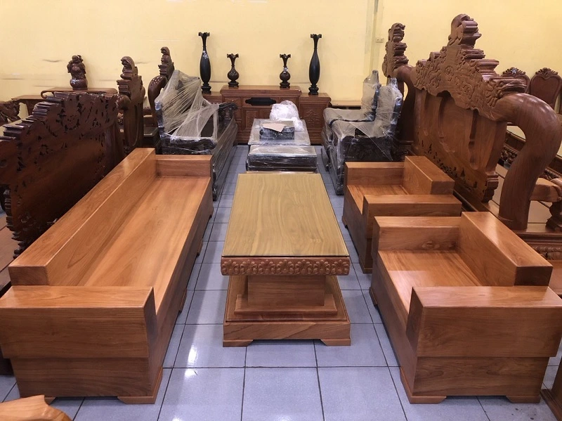 Bàn ghế gỗ nguyên khối sang trọng, bền bỉ