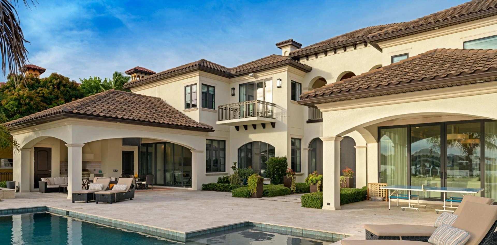 Phong Cách Địa Trung Hải Sang Trọng