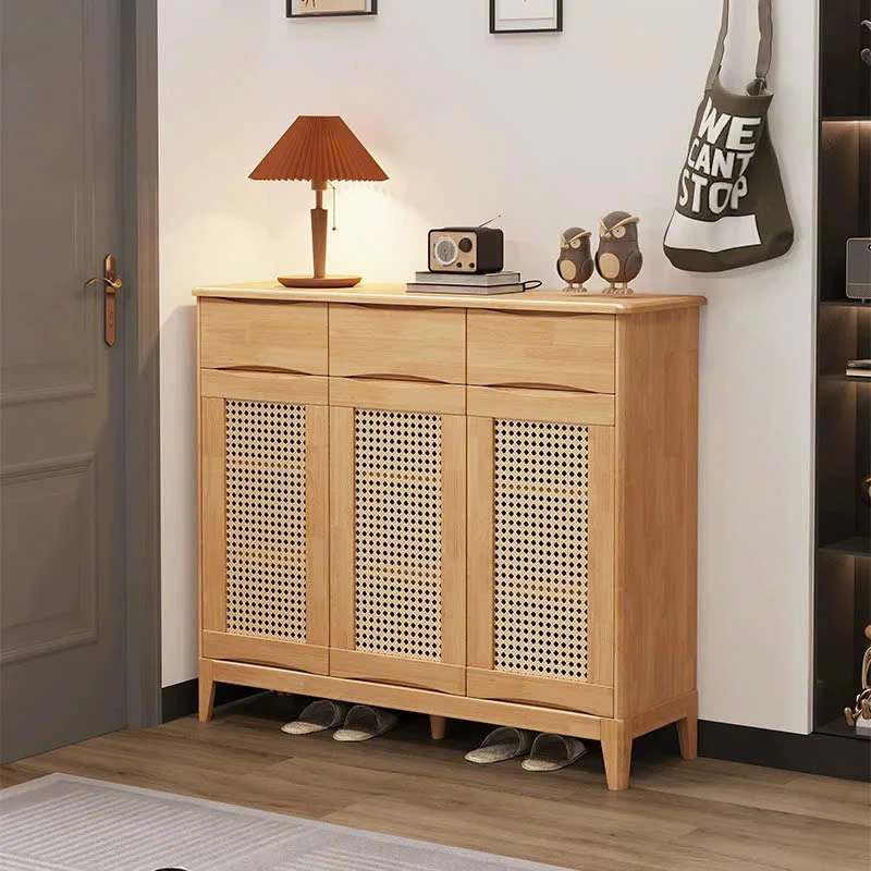 Bí Quyết Chọn Tủ Giày Gỗ Tự Nhiên Đẹp, Không Lo Cong Vênh